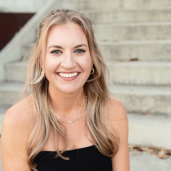 Meet your Posher, Dianna - Picture 1 of 1